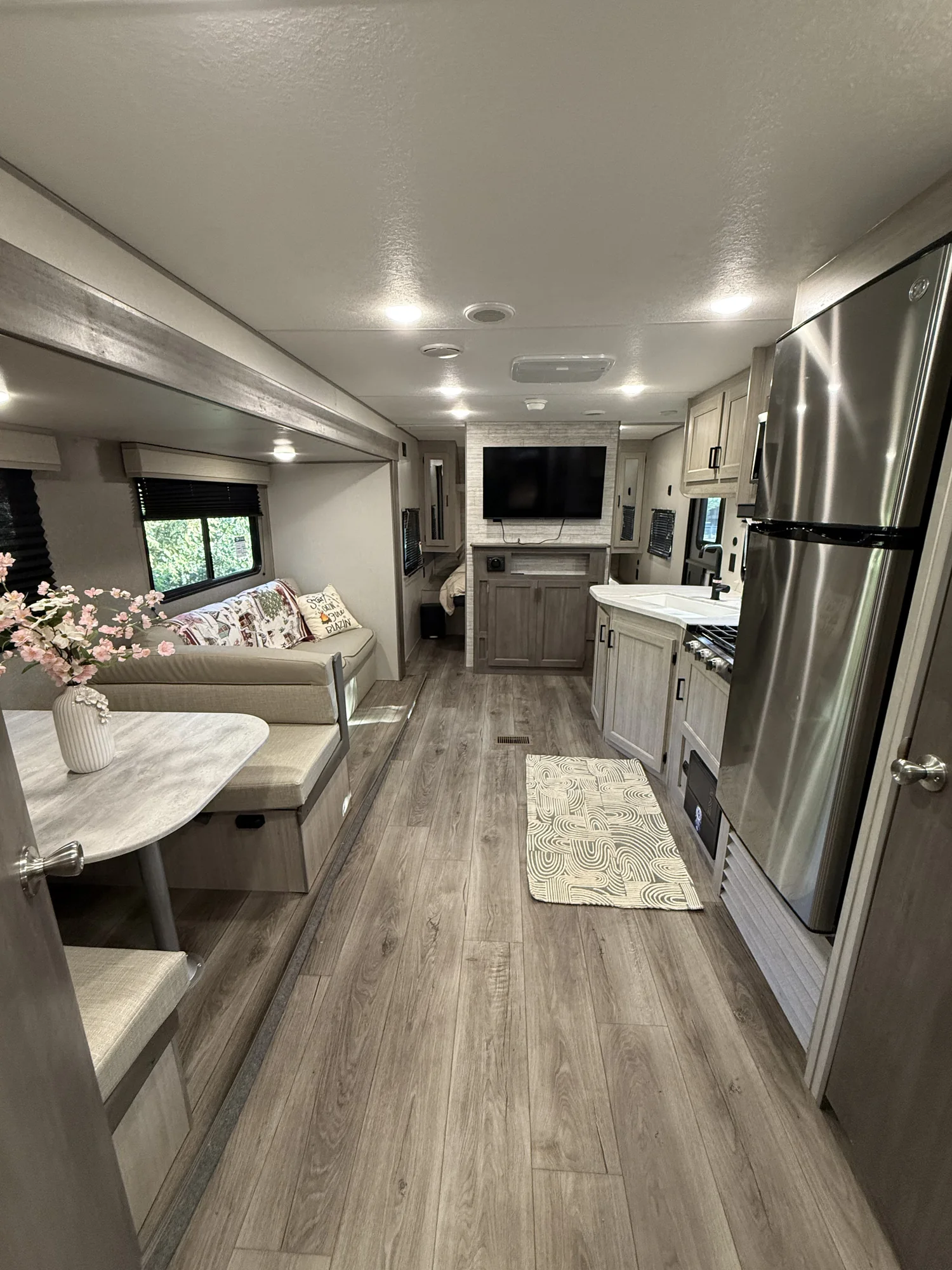2025 Catalina 261BHS trailer — photo 2