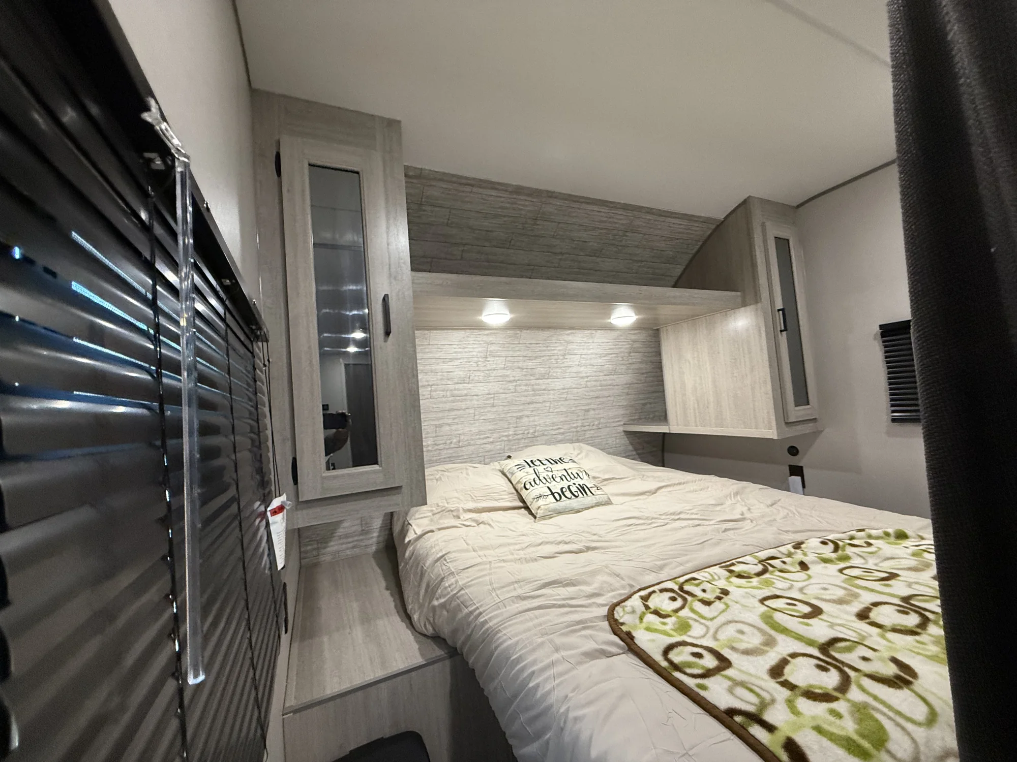 2025 Catalina 261BHS trailer — photo 3