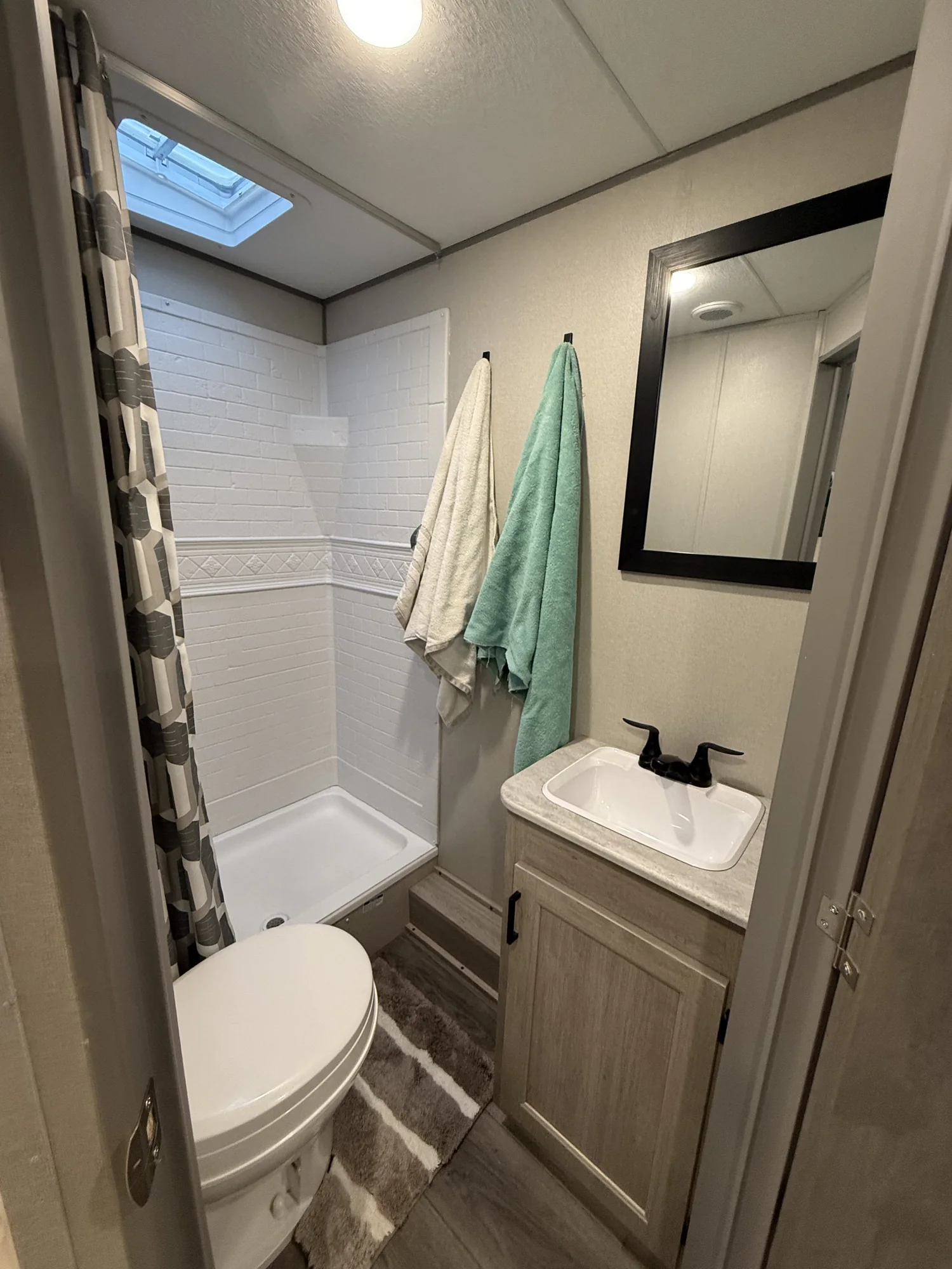 Catalina interior or exterior detail, photo 5